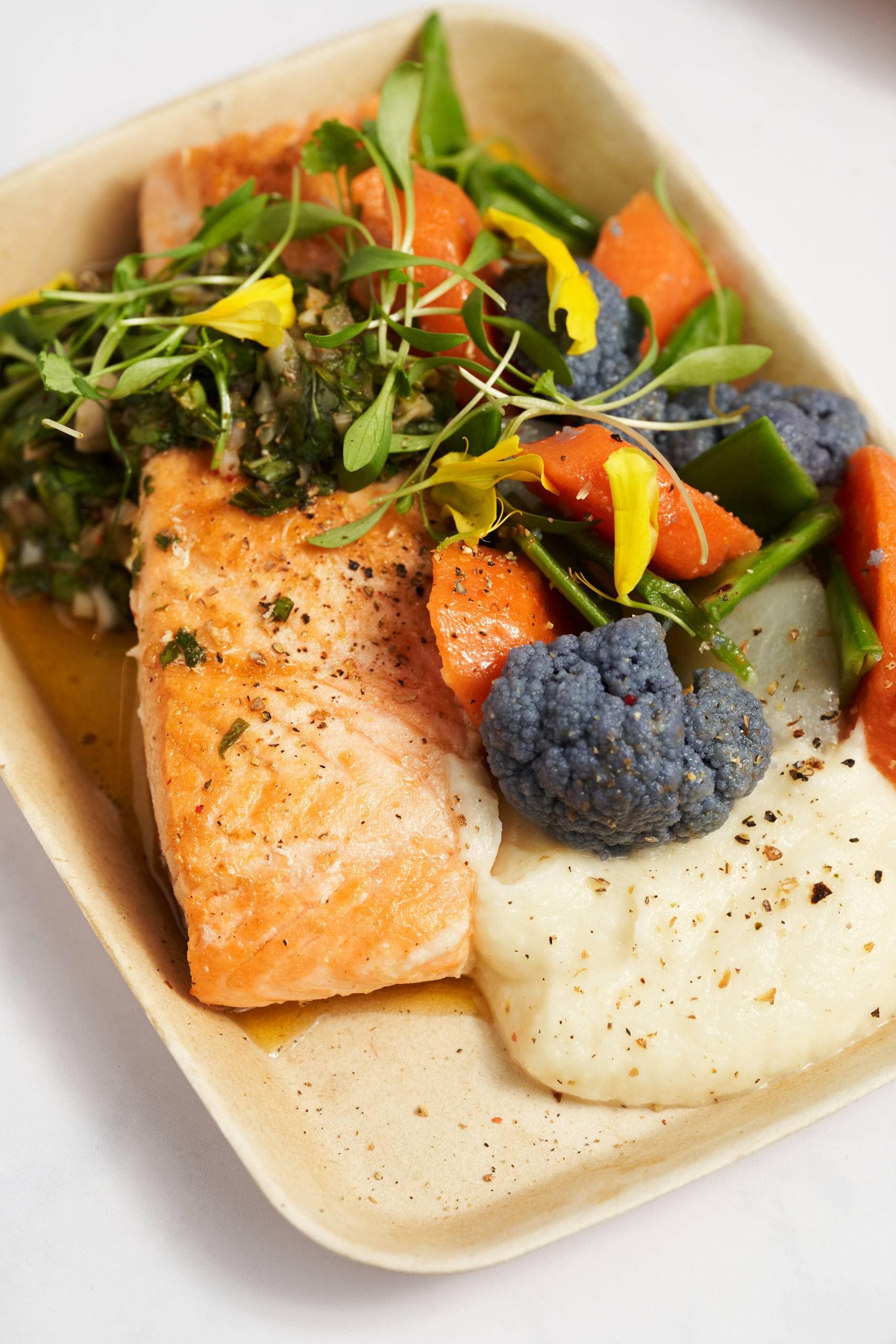 Pavé de saumon, jardinière de légumes et mousseline céleri rave – Image 3